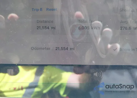 2023 Tesla Model Y Awd/Long Range Dual Motor All-Wheel Drive z USA, uszkodzony, nr VIN 7SAYGDEE3PF928281